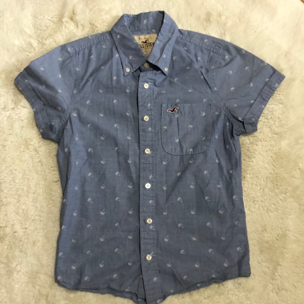 Hollister mens size small short sleeve button down shirt